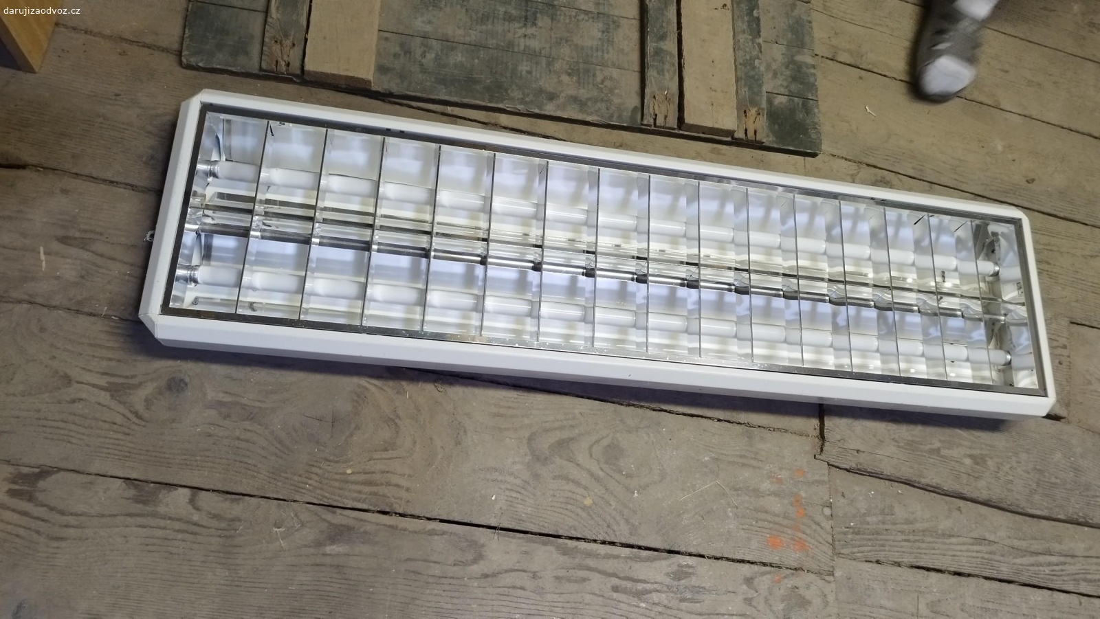 světla. zarivka a zarovkova svetla