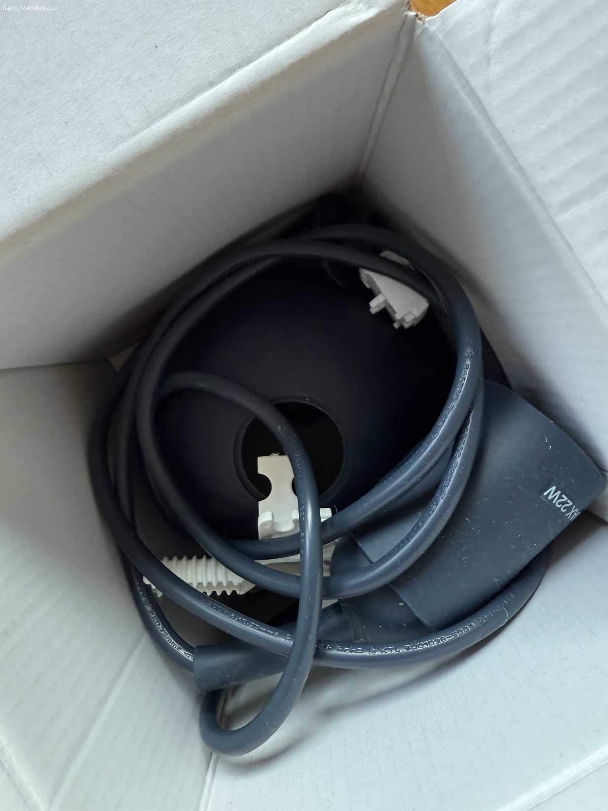 Světlo IKEA. Nepoužité světlo vč lampy. Lampa byla použita, je funkční