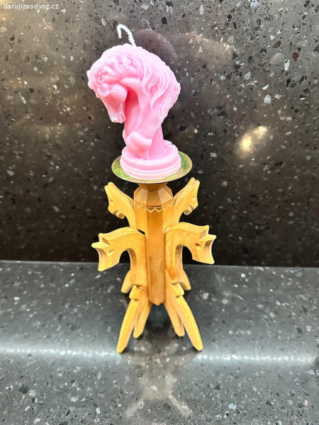 Svícen kůň se svíčkou