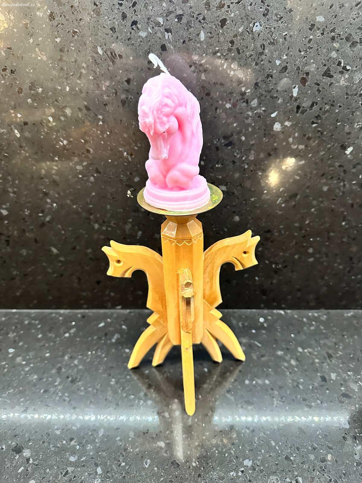 Svícen kůň se svíčkou. Pouze osobni odvoz, krehke

Osobni odber Mesice u Prahy (kousek za Letnanama).

Dam tomu, kdo si prvni prijede :-)