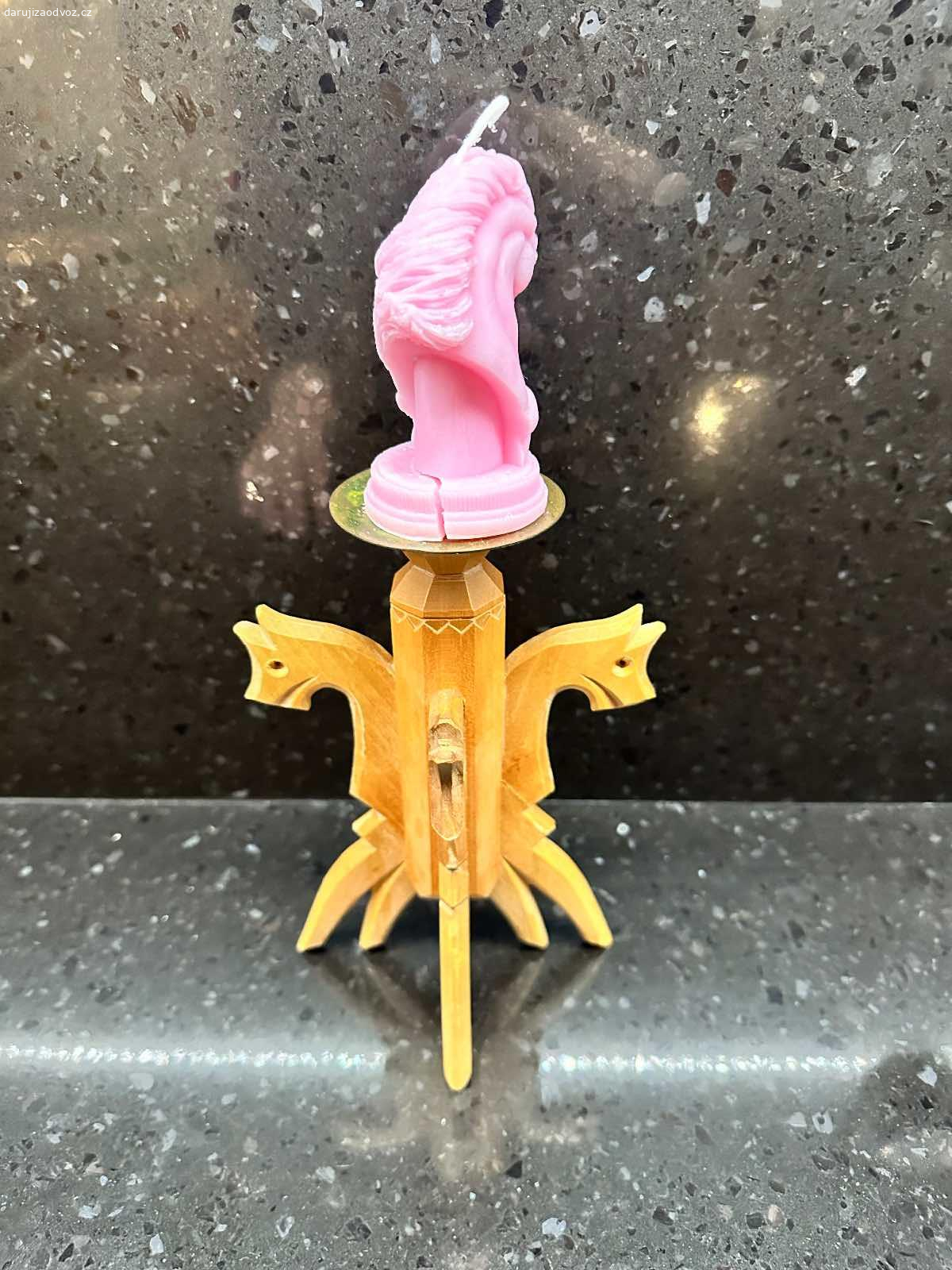 Svícen kůň se svíčkou. Pouze osobni odvoz, krehke

Osobni odber Mesice u Prahy (kousek za Letnanama).

Dam tomu, kdo si prvni prijede :-)