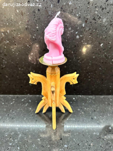 Svícen kůň se svíčkou