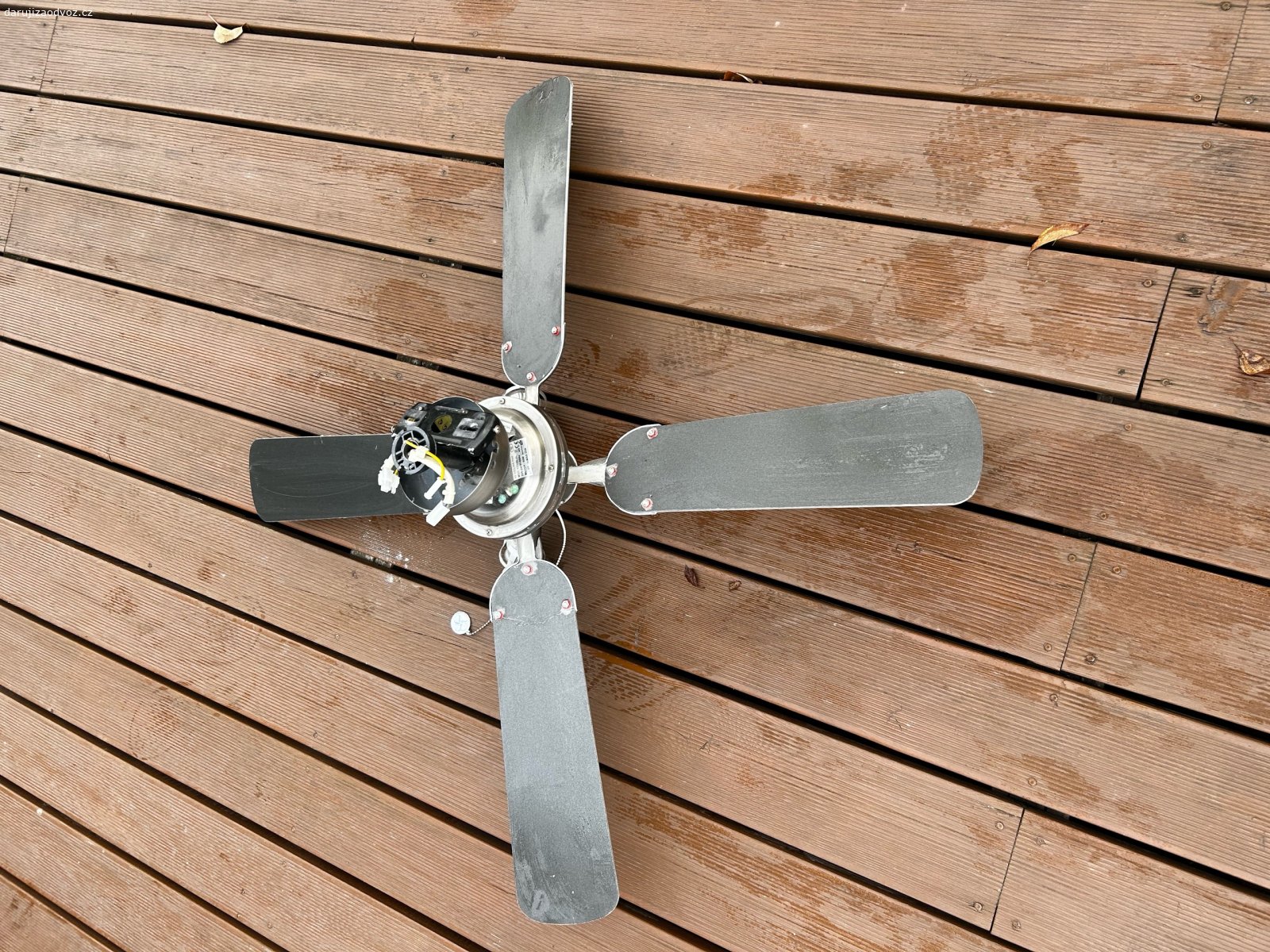 Svítidlo s větrákem. Funkční větrák s 3 rychlostmi