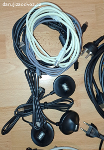 Taška různých kabelů