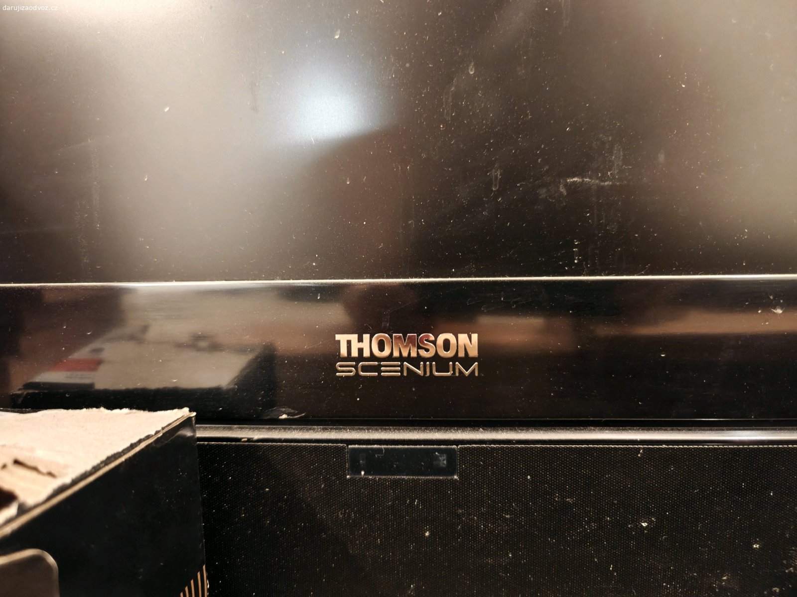 Televize Thomson Scenium. Plně funkční televize Thomson Scenium viz foto. Televize je snad 20 let stará, je to jedna z prvních televizí, která už v sobě měla HDMI port. Uhlopříčka cca 1m, s vlastním podstavcem. Daruji za odvoz, jen pozor, televize je těžká, váha odhadem 35kg. V případě zajmu napište email.
