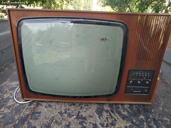 televizory. Za odvoz staré televizory. Nálezový stav z půdy.
