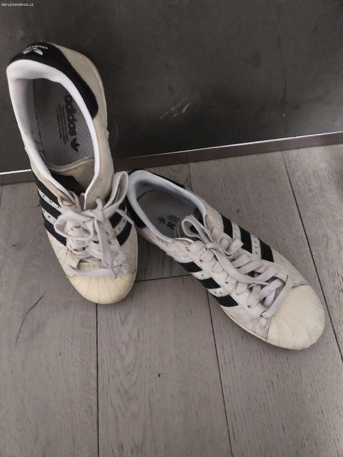 tenisky kožené Adidas. darují kožené tenisky Adidas/Superstar snake 38vel