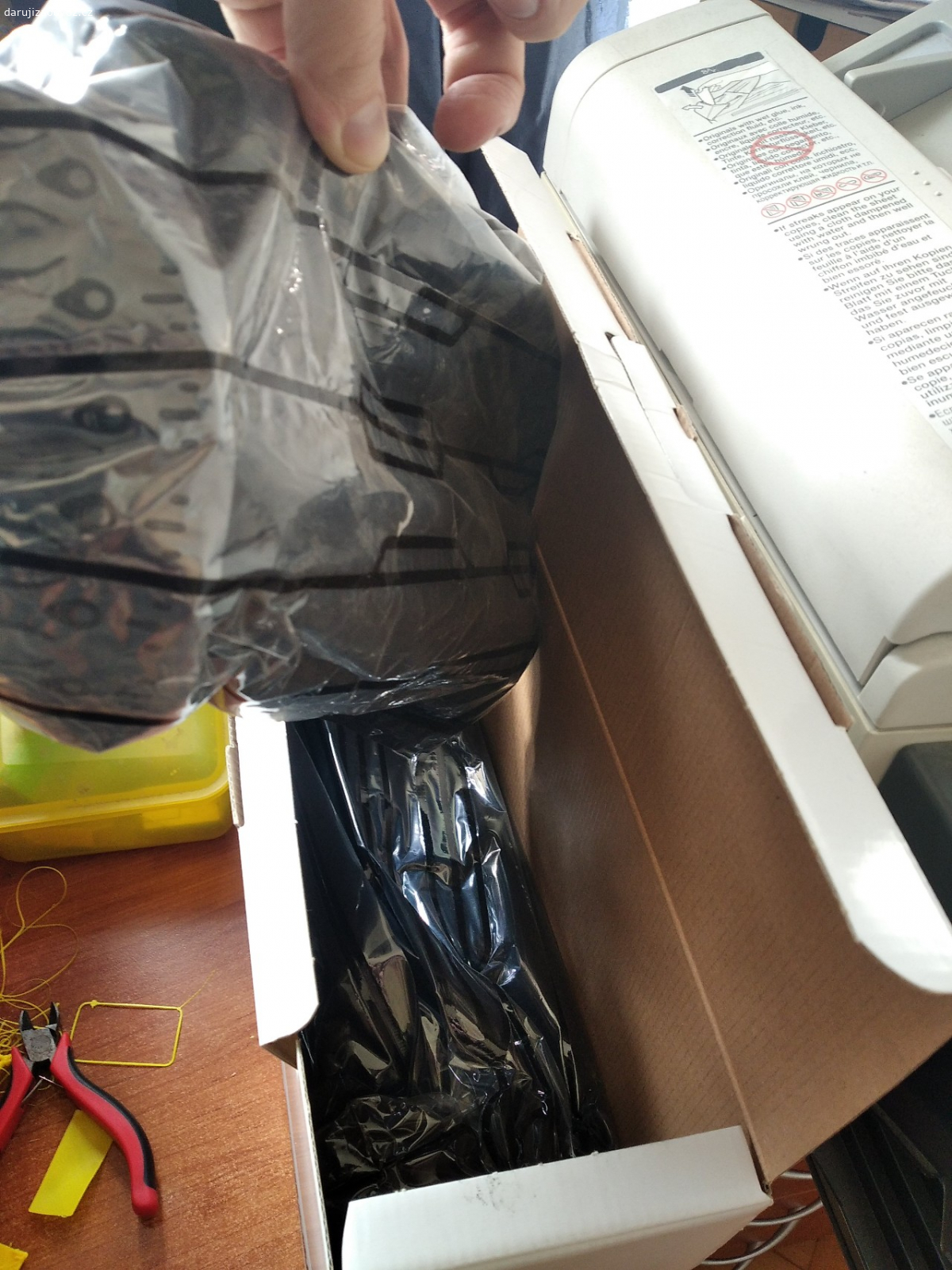Tiskarna Canon MF4150. Stara cernobila multifunkce (+2 nahradni tonery v neznamem stavu). Tiskne, scanuje, faxuje, kopiruje. Bohuzel jen USB konektivita (nema wifi)