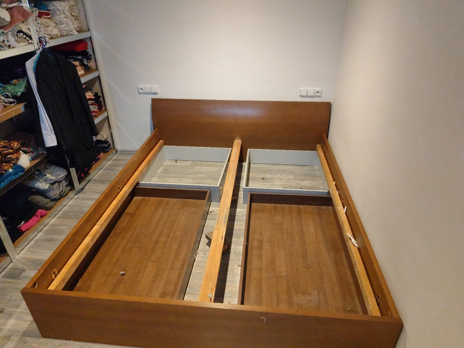 torzo postele výrobce Hanák. konstrukce postele bez roštu a matrací 180x230