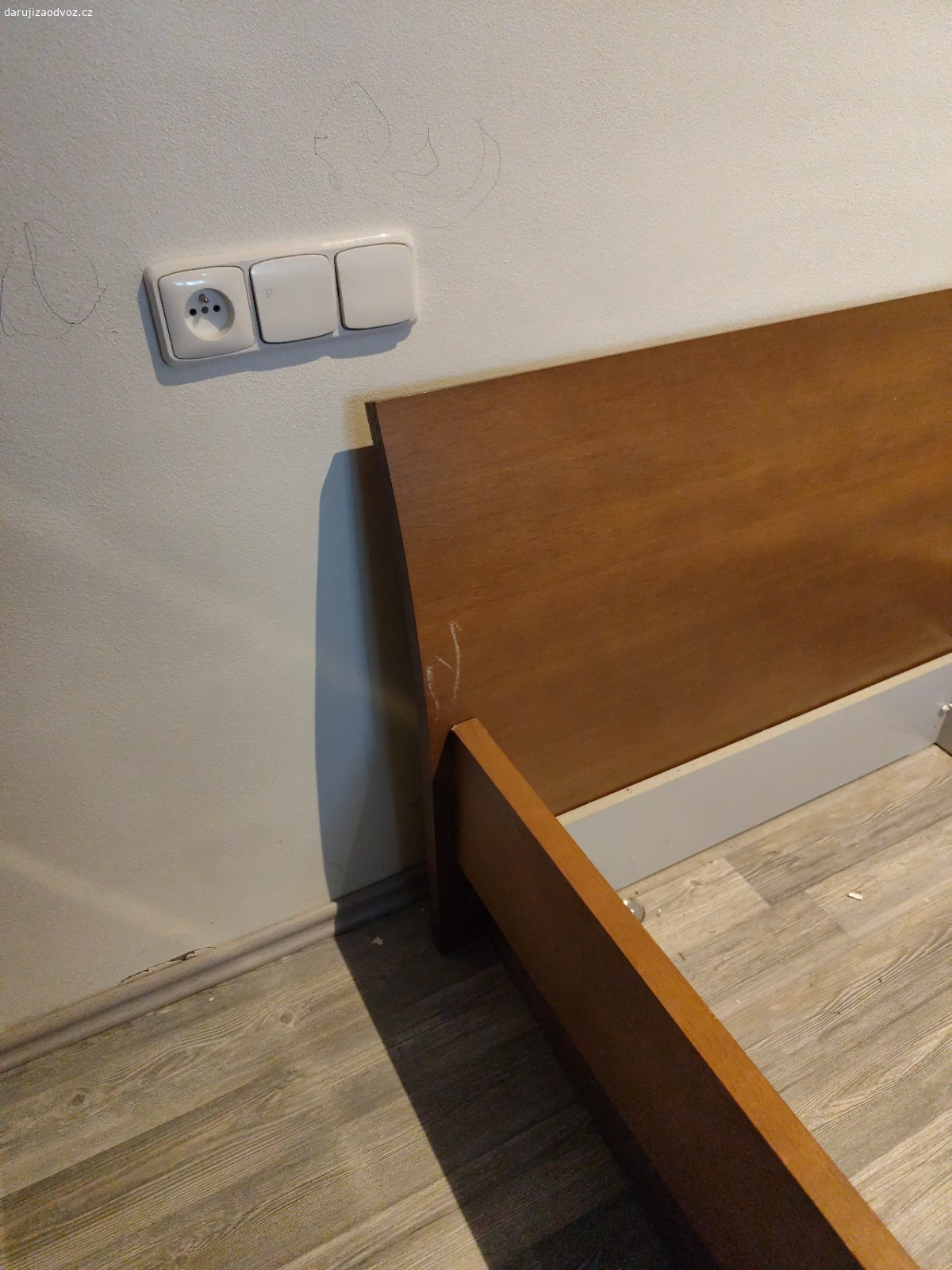 torzo postele výrobce Hanák. konstrukce postele bez roštu a matrací 180x230