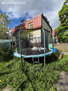 trampolína