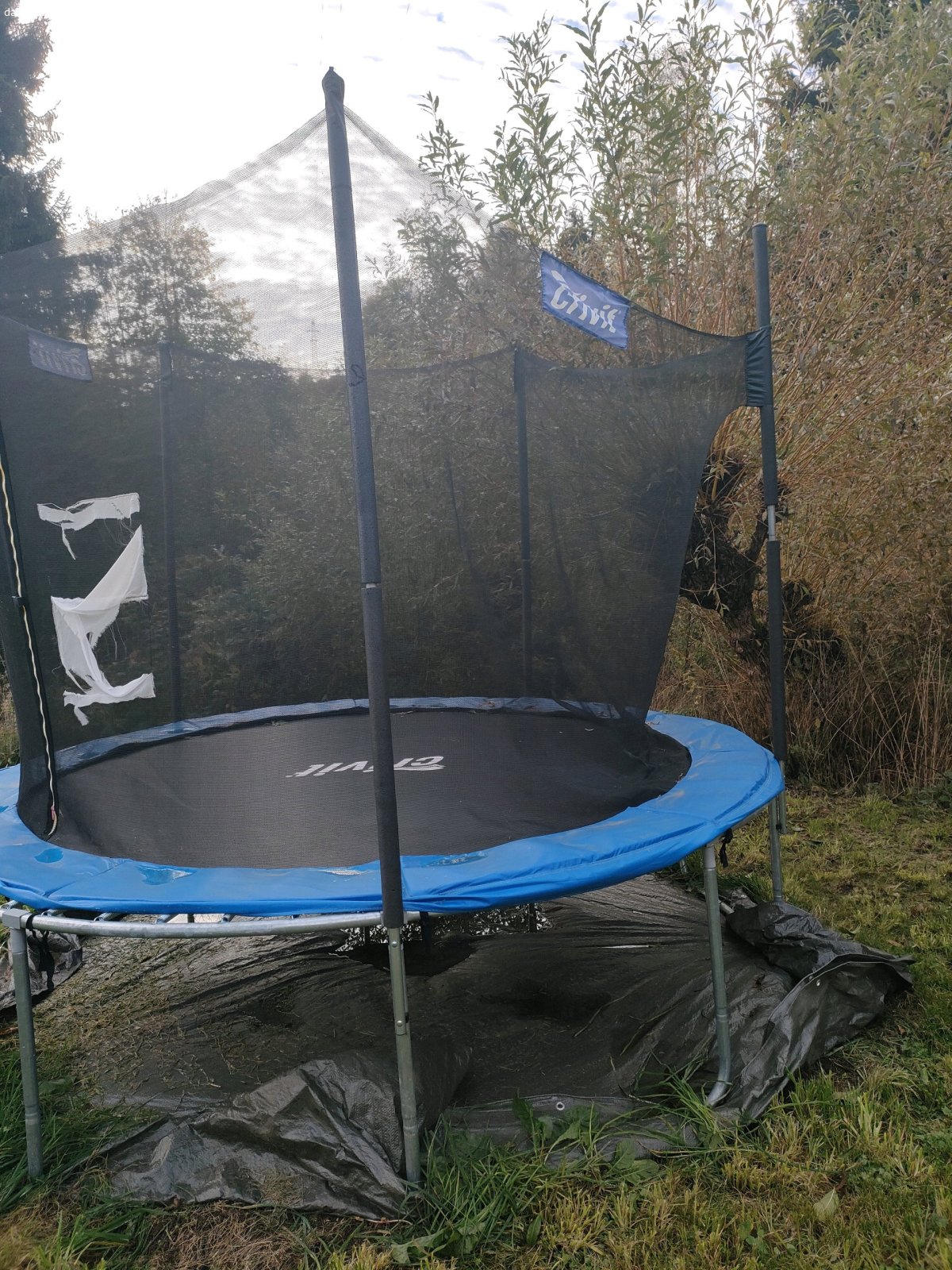 Trampolína. Daruji za odvoz trampolínu. Jen vážní zájemci pište prosím SMS.
