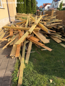 Trámy, fošny, latě ze staré střechy