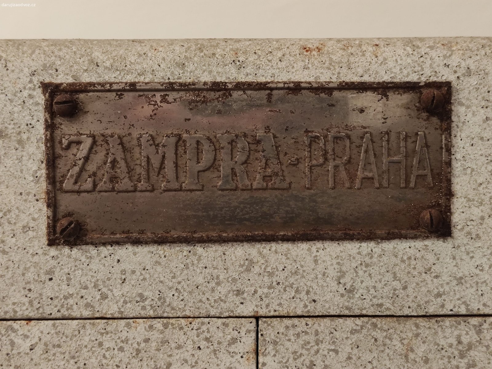 trezorová skříň ZAMPRA. Nabízím za odvoz trezorovou skříní ZAMPRA š.100/hl.55/v.180cm, od které nejsou klíče.