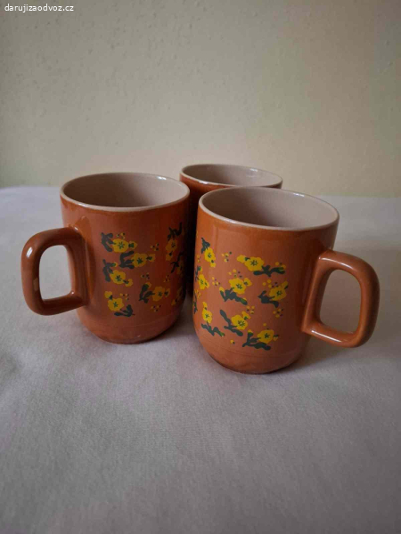 Tři snídaňové hrnky