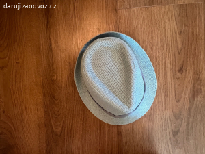 Trička a klobouk