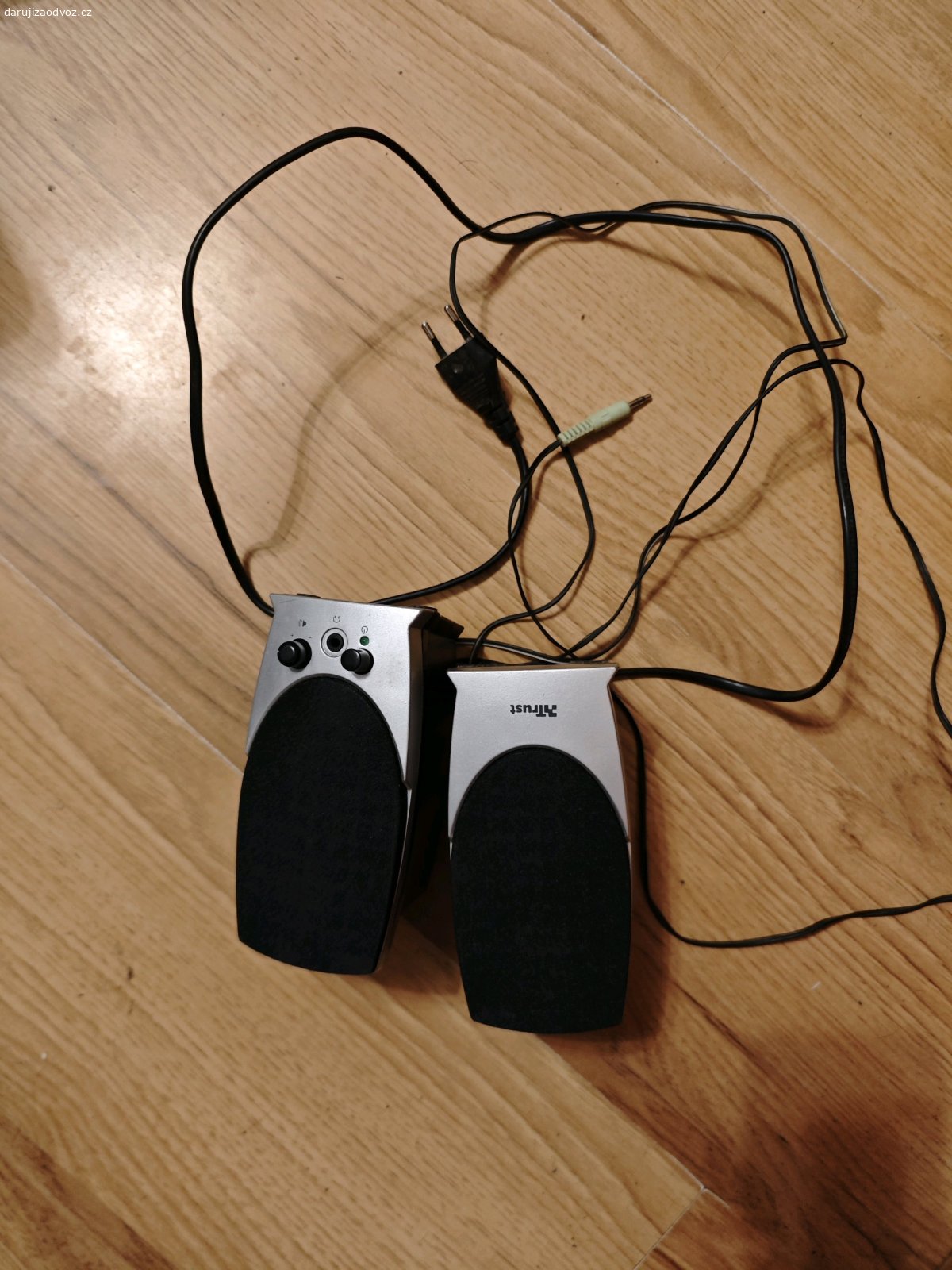 Trust PC reproduktory – fungujú – 3,. klasické PC reproduktory Trust

připojení 3,5 mm jack (zelený kabel)
fungují

ideální pro počítač či notebook

bez Bluetooth

foto viz galerie