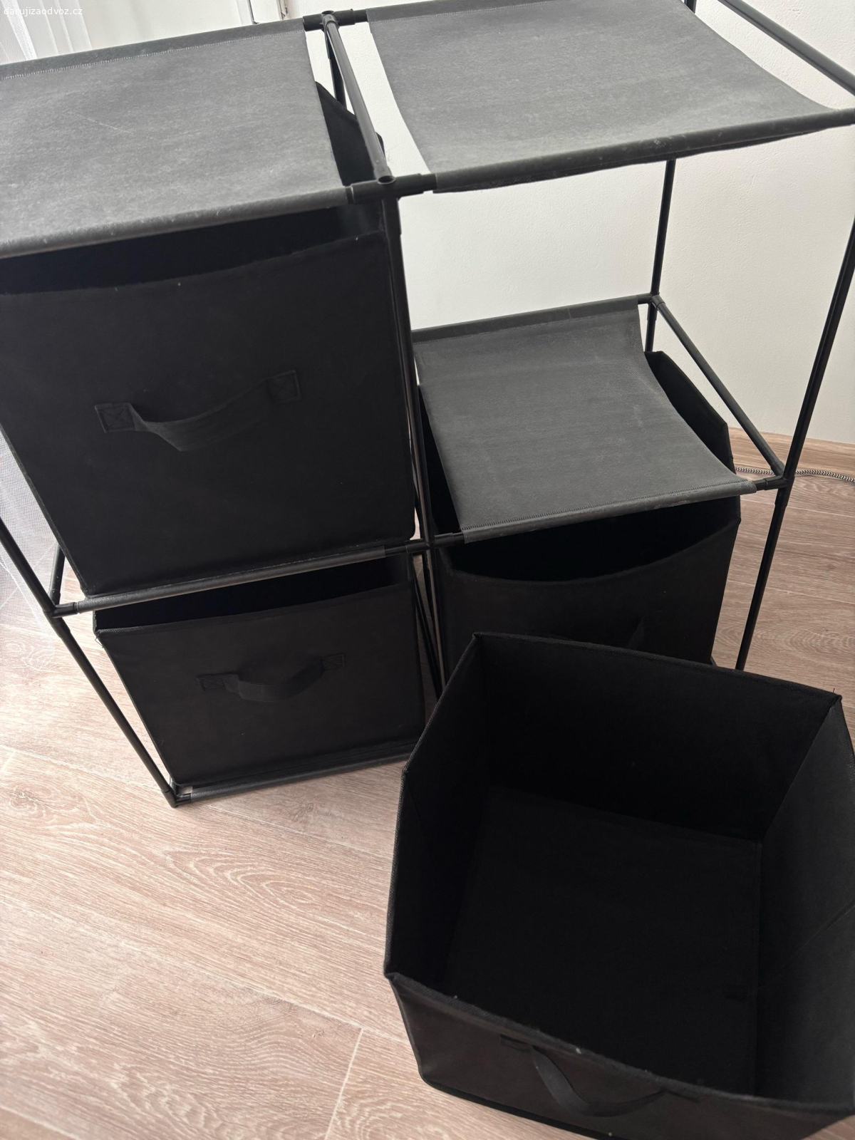 Úložné boxy s konstrukcí. Daruji konstrukci se 4 úložnými koši
Bez vad, jen jeden koš znečištěn od lezeckého magnesia

V případě zájmu volejte/pište na mobil!!
Preferuji rychlé a slušně vychované zájemce:)