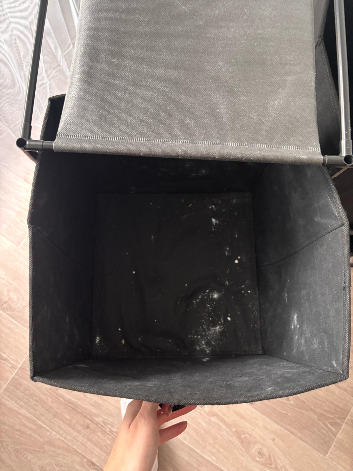 Úložné boxy s konstrukcí. Daruji konstrukci se 4 úložnými koši
Bez vad, jen jeden koš znečištěn od lezeckého magnesia

V případě zájmu volejte/pište na mobil!!
Preferuji rychlé a slušně vychované zájemce:)