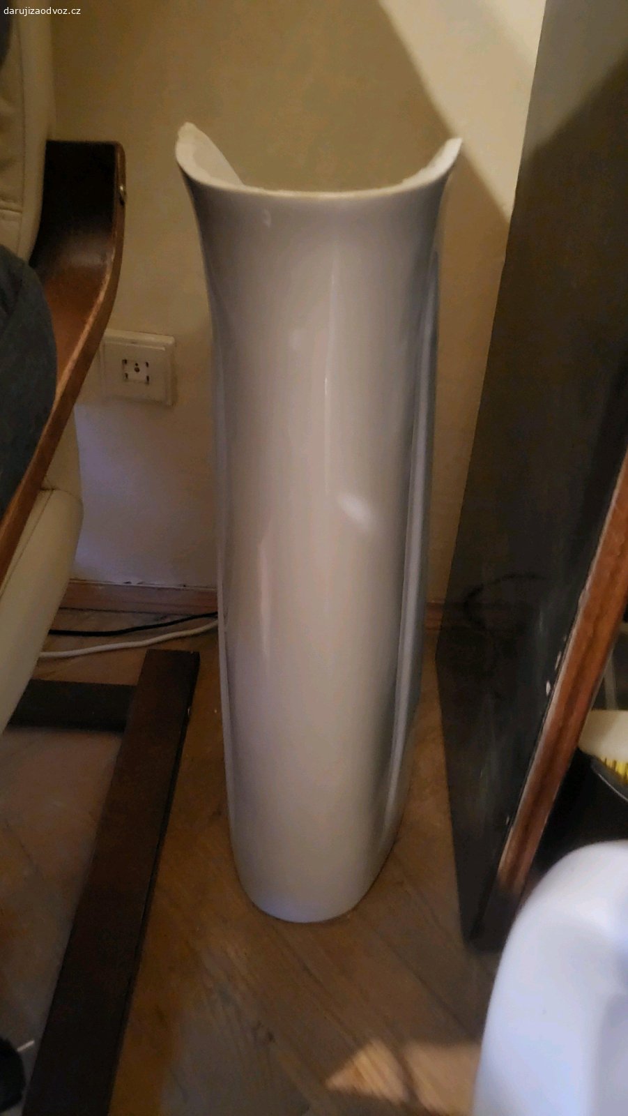 Umyvadlo + noha. Daruji umyvadlo + nohu. Šířka 65 cm