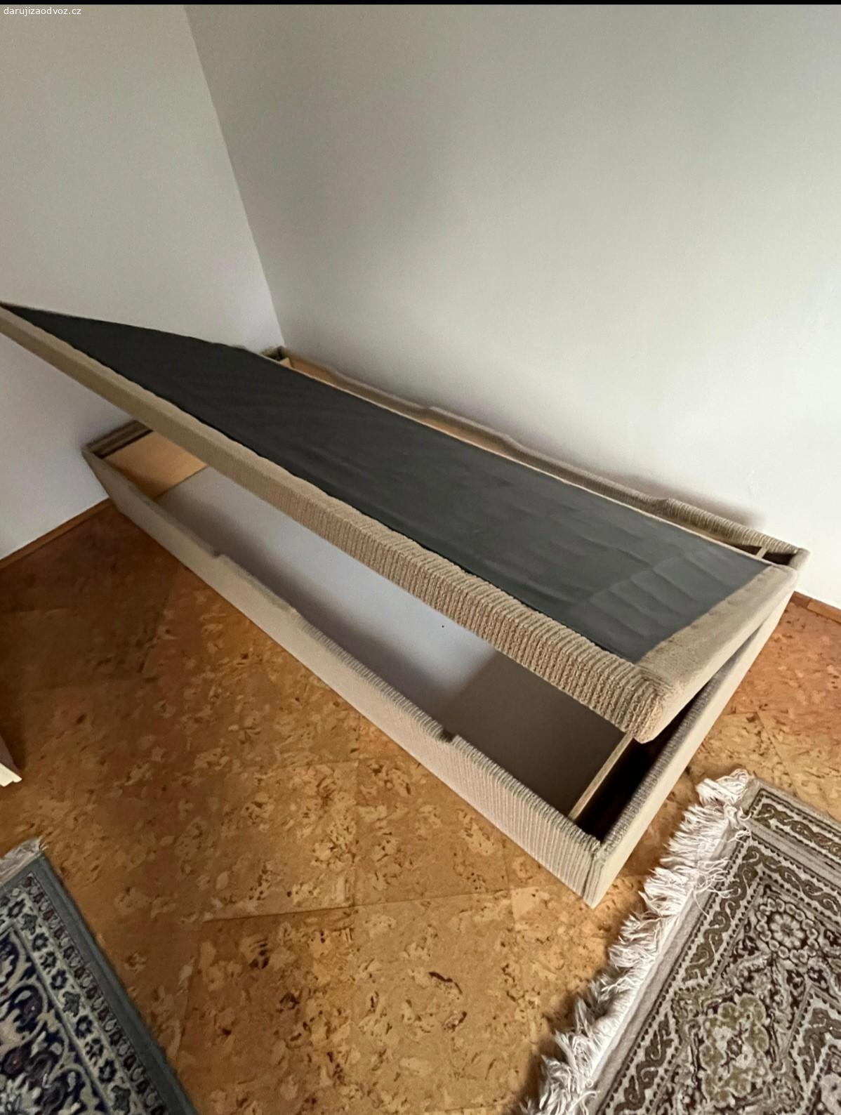 Válenda. Rozměry - 85 x 185. pouze osobní odběr Praha 4