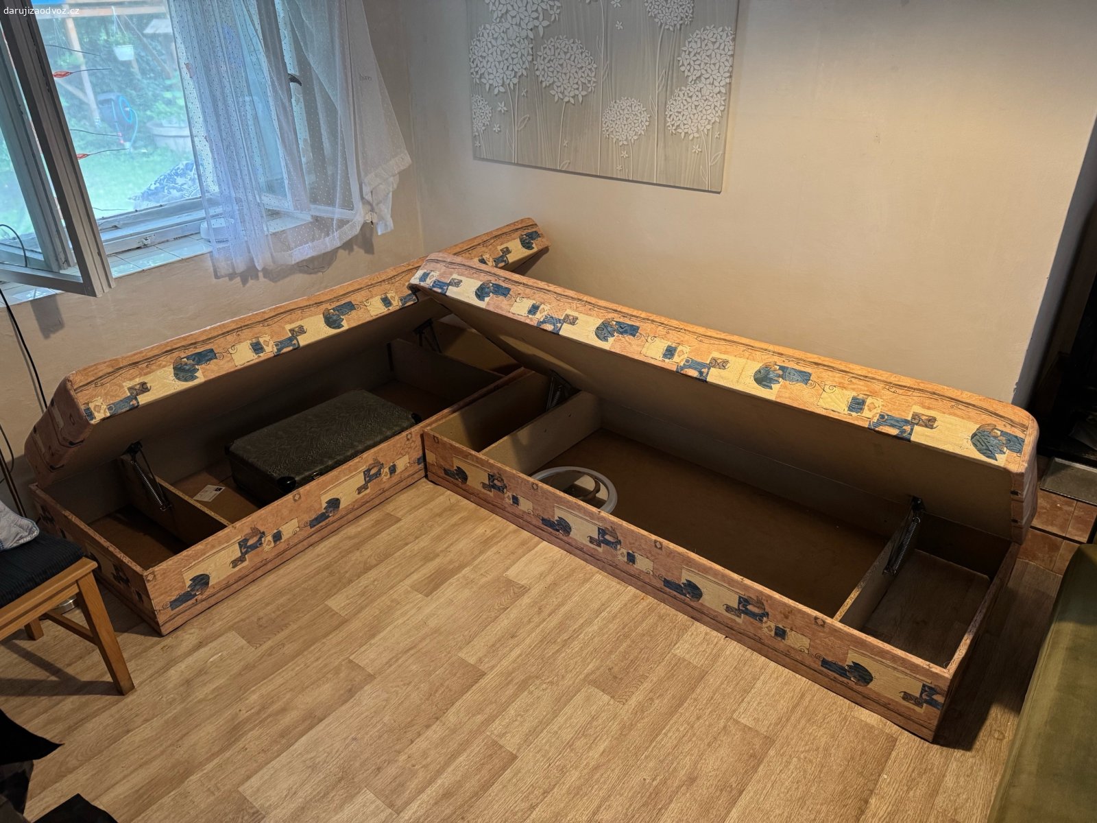 Válendy 80x190. Daruji 2 válendy 80x190 s úložným prostorem.
