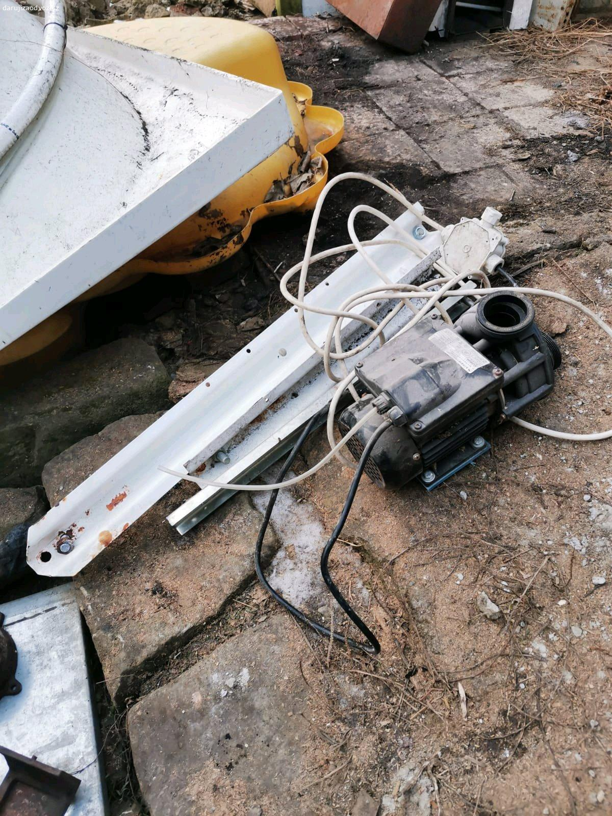 Vana s virivkou. Za odvoz masazni vanu s virivkou. Laminat. 180*140 cm. Funkcni, chybi jen odtokovy uzaver. Bude potreba vycistit.