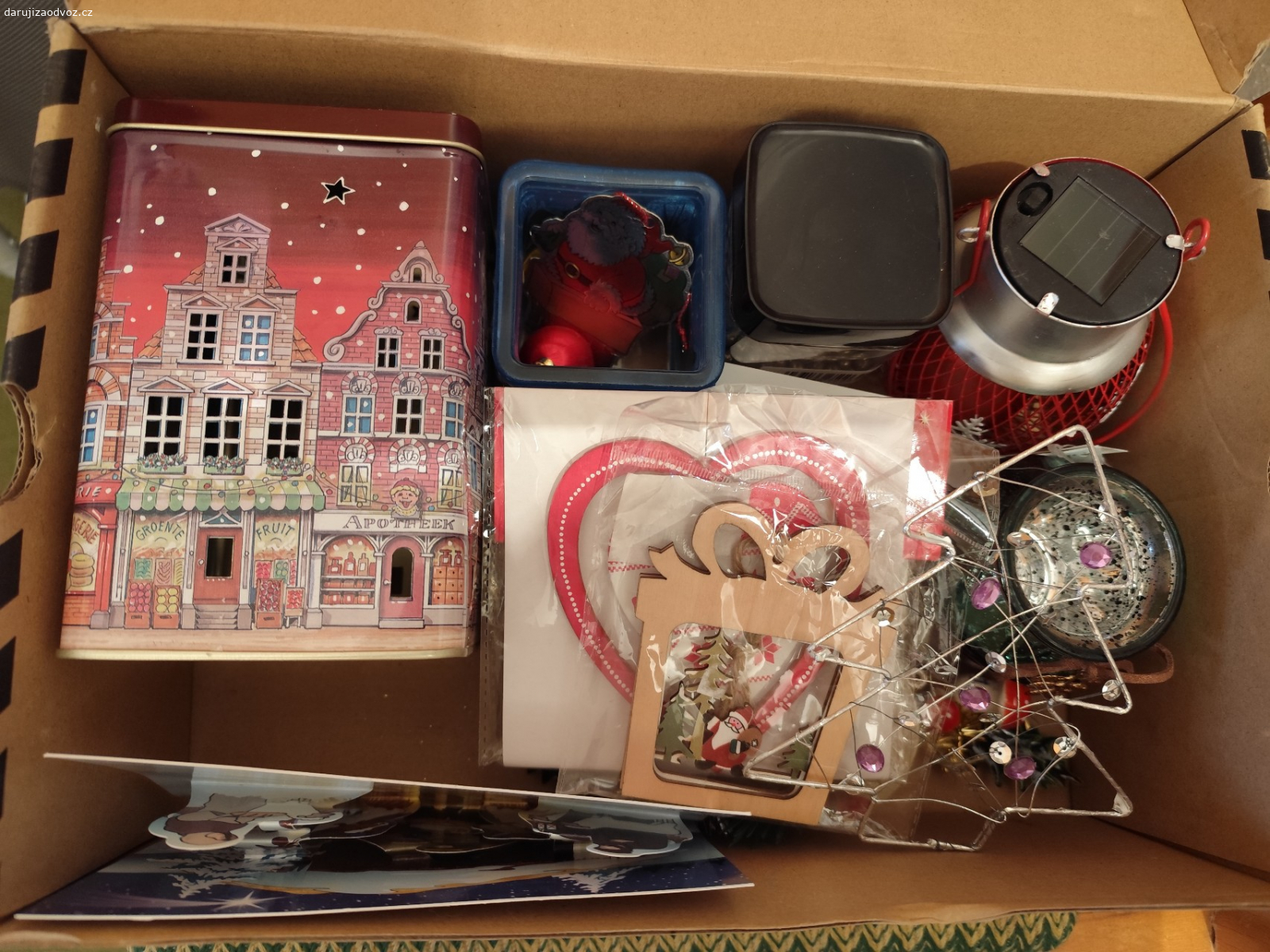 Vánoční dekorace. Daruji za odvoz vánoční dekorace.Pouze osobní odběr, v žádném případě nic neposílám!!