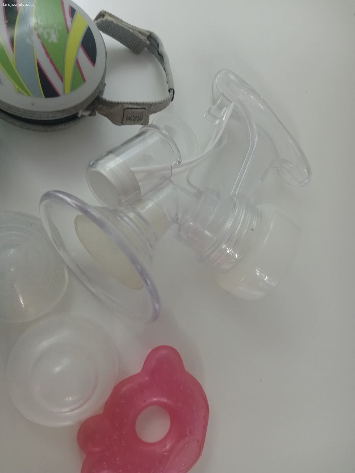 věci pro mimino. manuální odsávačka, lahvićky, pouzdro na dudlík, kousátko...
pouze osobní převzetí