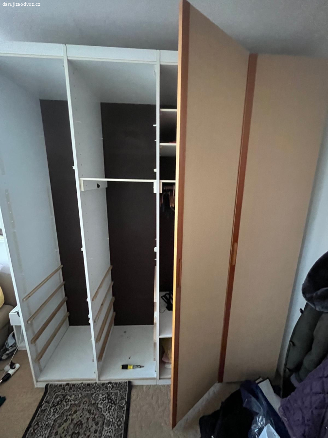 velká šatní skříň