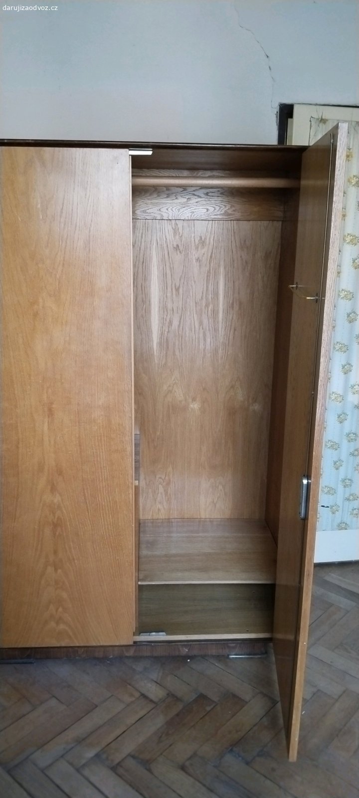velké staré skříně. Velké staré skříně, odvoz Příbram, 3 patro bez výtahu.