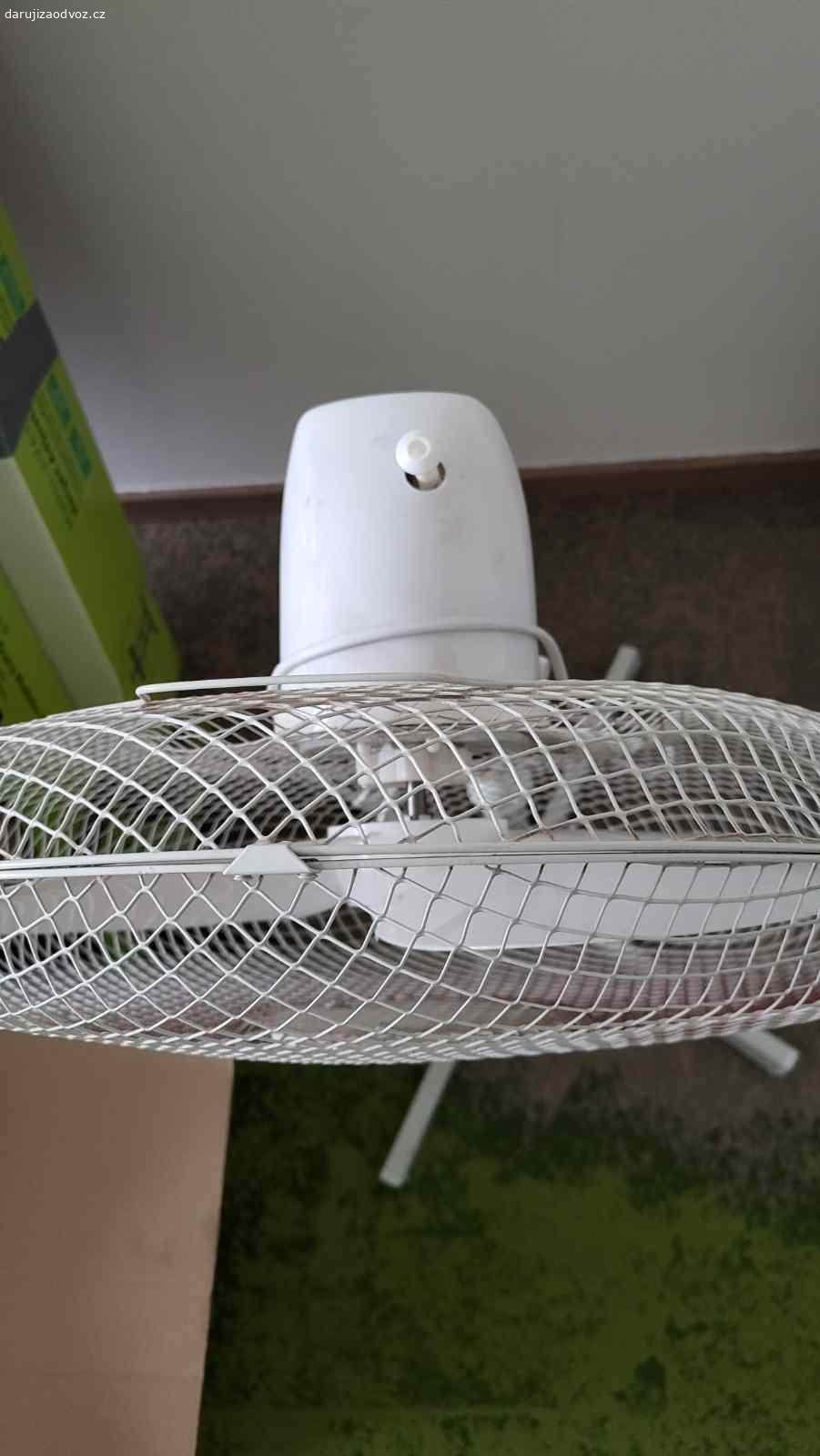 Ventilátor Gallet VEN 41S Blizzard. Daruji starší, ale plně funkční větrák, model Gallet VEN 41S Blizzard. Stojan je vratký, ale dle recenzí je to problém u všech výrobků tohoto modelu. Nutné osobní vyzvednutí Praha - Libeň.