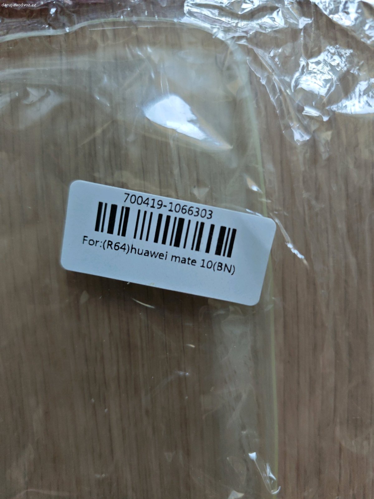 Věnuji zadní kryt na Huawei Mate10. Nepoužitý