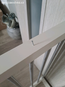 Věšák TJUSIG z IKEA