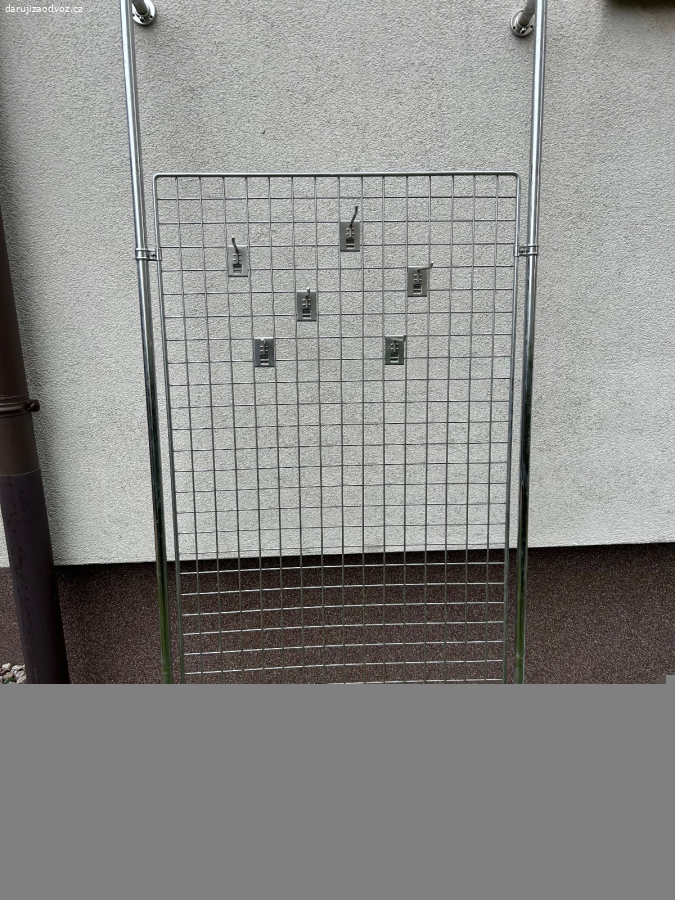 Věšák/věšáková stěna, rekofigurovatelná