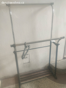 věšák