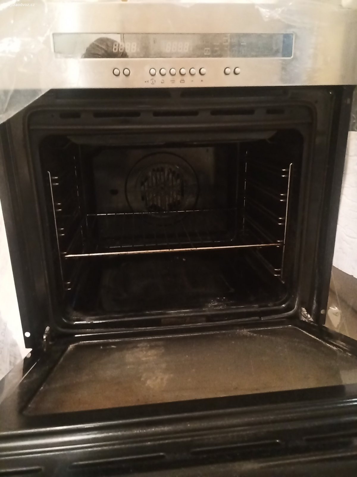 Vestavná trouba MORA. funkční, starší model, gril, horkovzduch, časovač