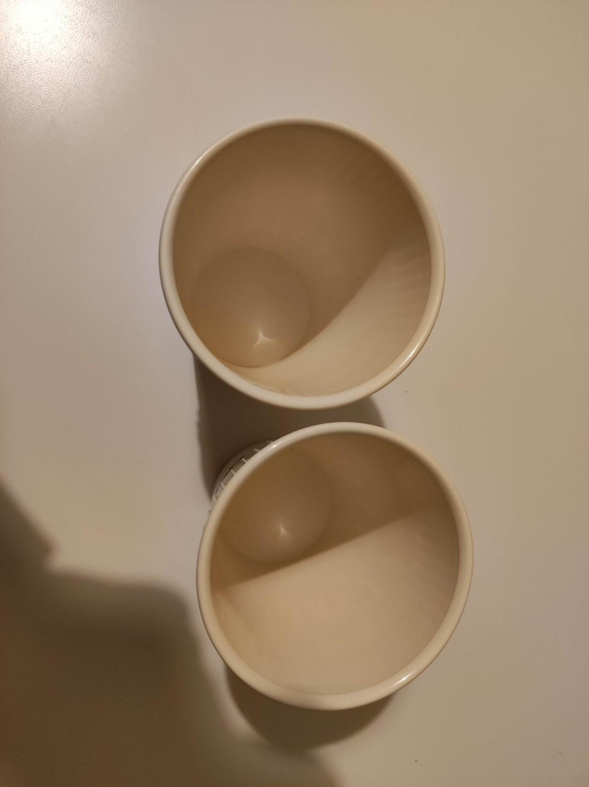 Vratné kelímky Nicknack. Daruji za odvoz 2 plastové vratné kelímky Nicknack, nevrácené na akci. Osobní odběr Praha 2.