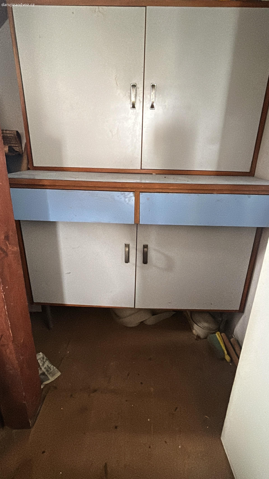 Vše musí pryč! (1). Všechny nabízené položky v galerii inzerátu jsou volné do smazání.