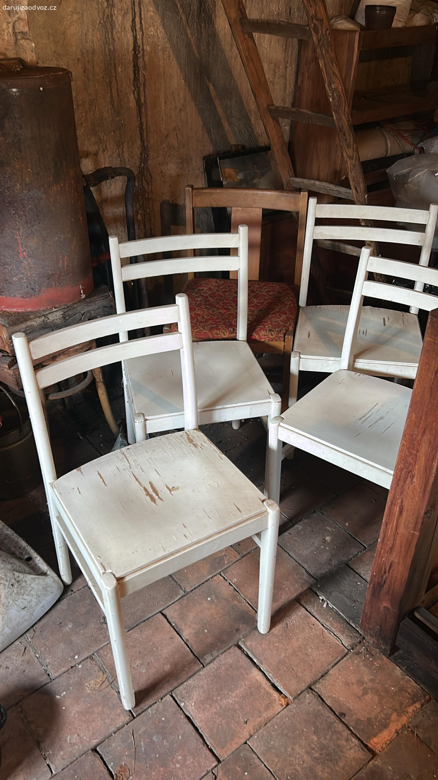 Vše musí pryč! (1). Všechny nabízené položky v galerii inzerátu jsou volné do smazání.