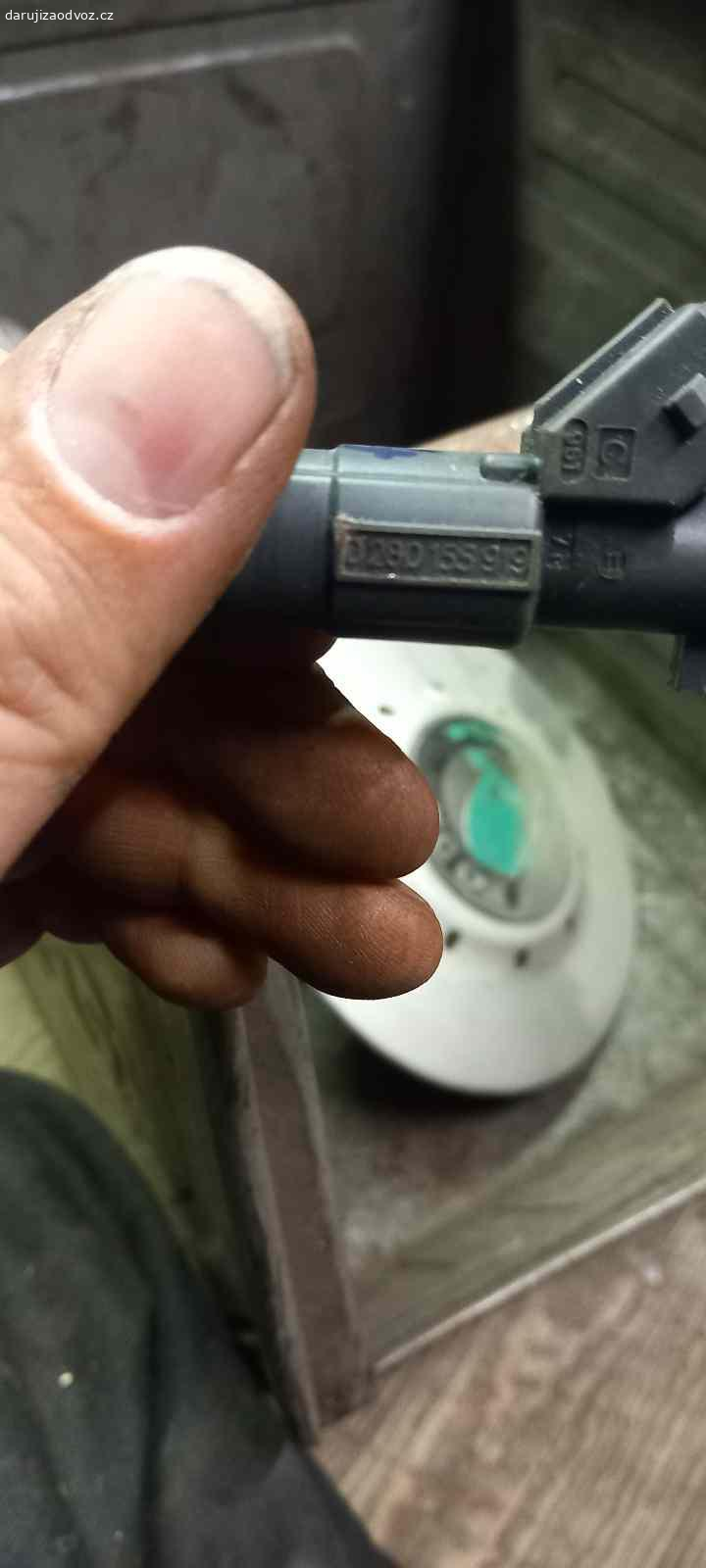 Vstřikovače Seat Cordoba r.v.2000 AKK. Daruji za odvoz případně za poštovné funkční vstřikovače na seat Cordoba 1.4. Číslo vstřiku: 0309060311. Číslo railu: 030133319AA.