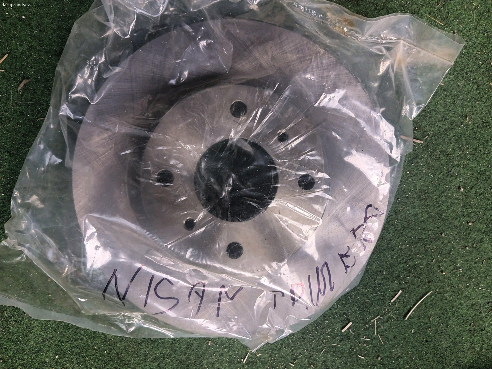 vyklízení garáže. 1Nový brzdový kotouč,střešní tyče asi na nisana modelovací síť