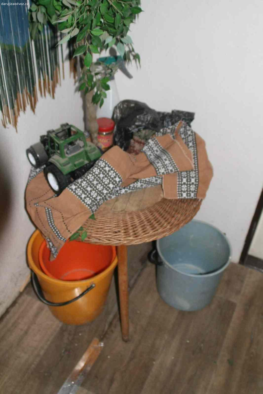 Vyklízení pozůstalosti pouze nábytek!. Vše za odvoz případně prodám, většina je v prvním patře rodinného domu. https://www.rajce.idnes.cz/demoniaco/album/nabytek Věci okolo jsou na prodej!