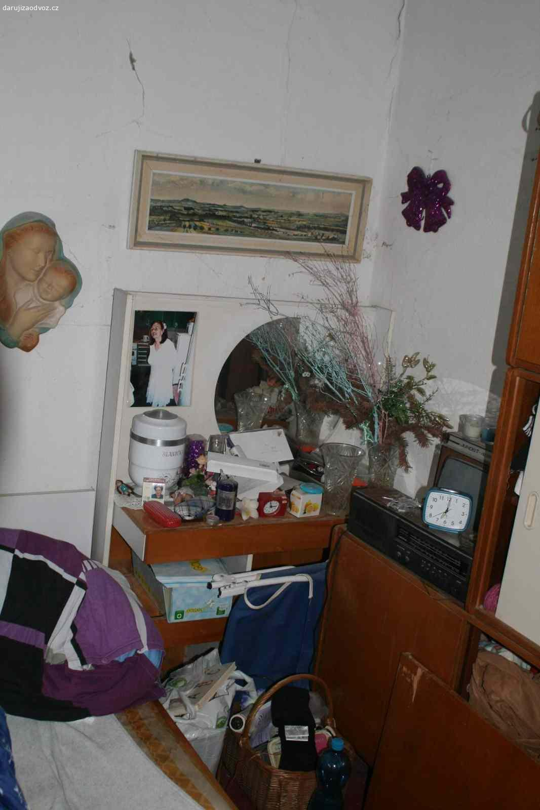 Vyklízení pozůstalosti pouze nábytek!. Vše za odvoz případně prodám, většina je v prvním patře rodinného domu. https://www.rajce.idnes.cz/demoniaco/album/nabytek Věci okolo jsou na prodej!