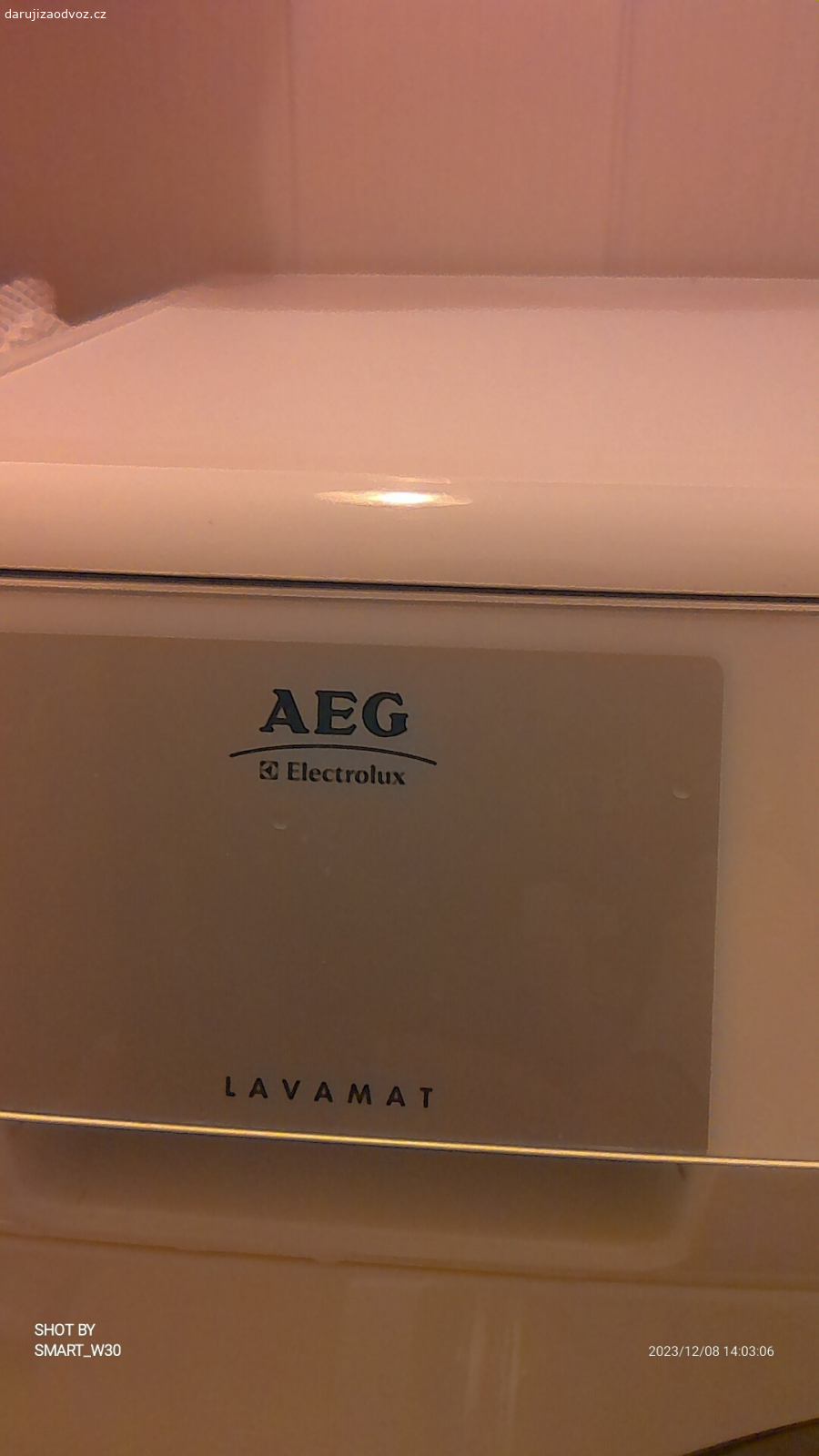 Vyměním pračku AEG Lavamat. Vyměním pračku AEG Lavamat na 7 kg prádla.Za jakýkoli prací 3kg prací prášek.Odstřeďovaní až 1200 ot|min.Je trochu naprasklý kryt dvířek.