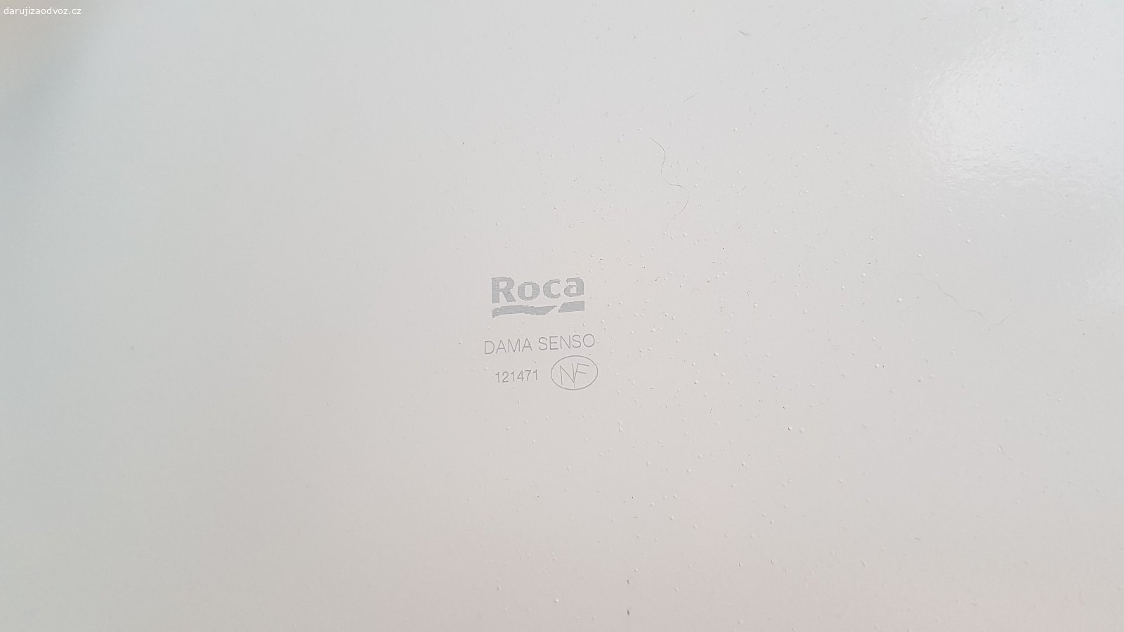 WC mísa Roca a sedátko Roca s pomalým sklápěním. Nabízím za odvoz wc mísu Roca a sedátko Roca s pomalým sklápěním. Zadní odpad. Kvalitní provedení. Výměna kvůli rekonstrukci koupelny. Odběr v Praha 9 Čakovice.