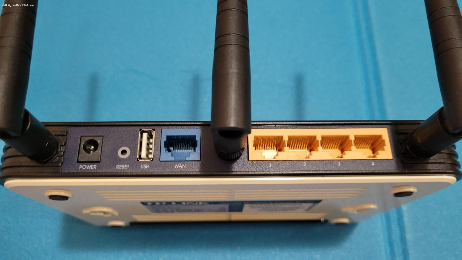 WiFi router TP-LINK TL-WR1043N. Starší funkční TP-LINK TL-WR1043ND - Bezdrátový broadband router, 802.11b/g/n (draft 2.0), max. 300Mbit/s, 1x WAN, 4x GLAN, 1x USB, 3x RSMA, 64/128/152-bit WEP, WPA/WPA2 PSK, SPI NAT firewall, VPN pass-through, WDS, MIMO, SST, CCA, QSS.