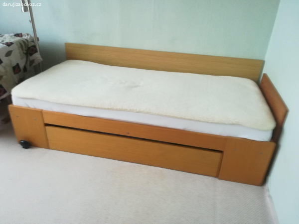 za odvoz daruji postel s úložným prostorem