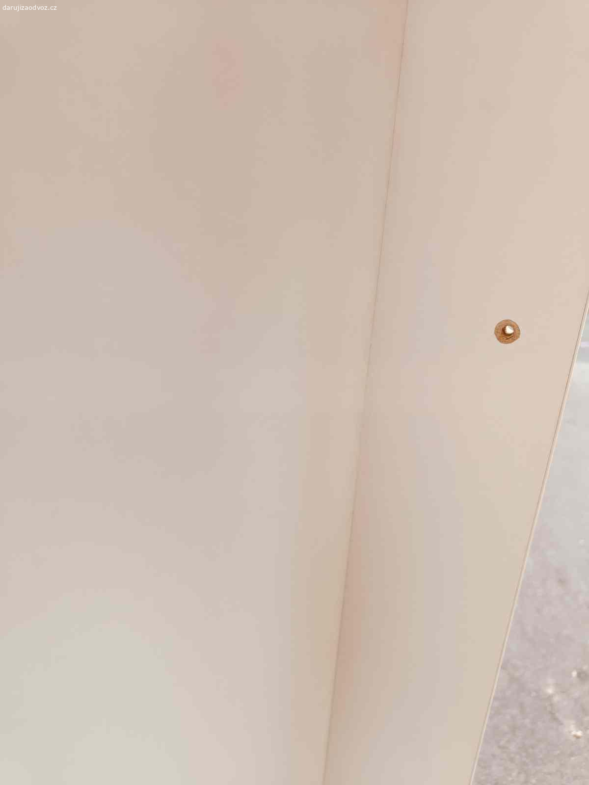 Za odvoz Praha Ďáblice - 2x bílá police MDF. Dvě bílé police z materiálu MDF, k přivrtání na stěnu, univerzální. Možno jako knihovna, na skladování potravin, do koupelny, či do komory, dílny. Dobrý stav.
Jsou bytelné a nosné.

POUZE OSOBNÍ ODBĚR ĎÁBLICE.

Rozměry:
120x30x30
80x30x30