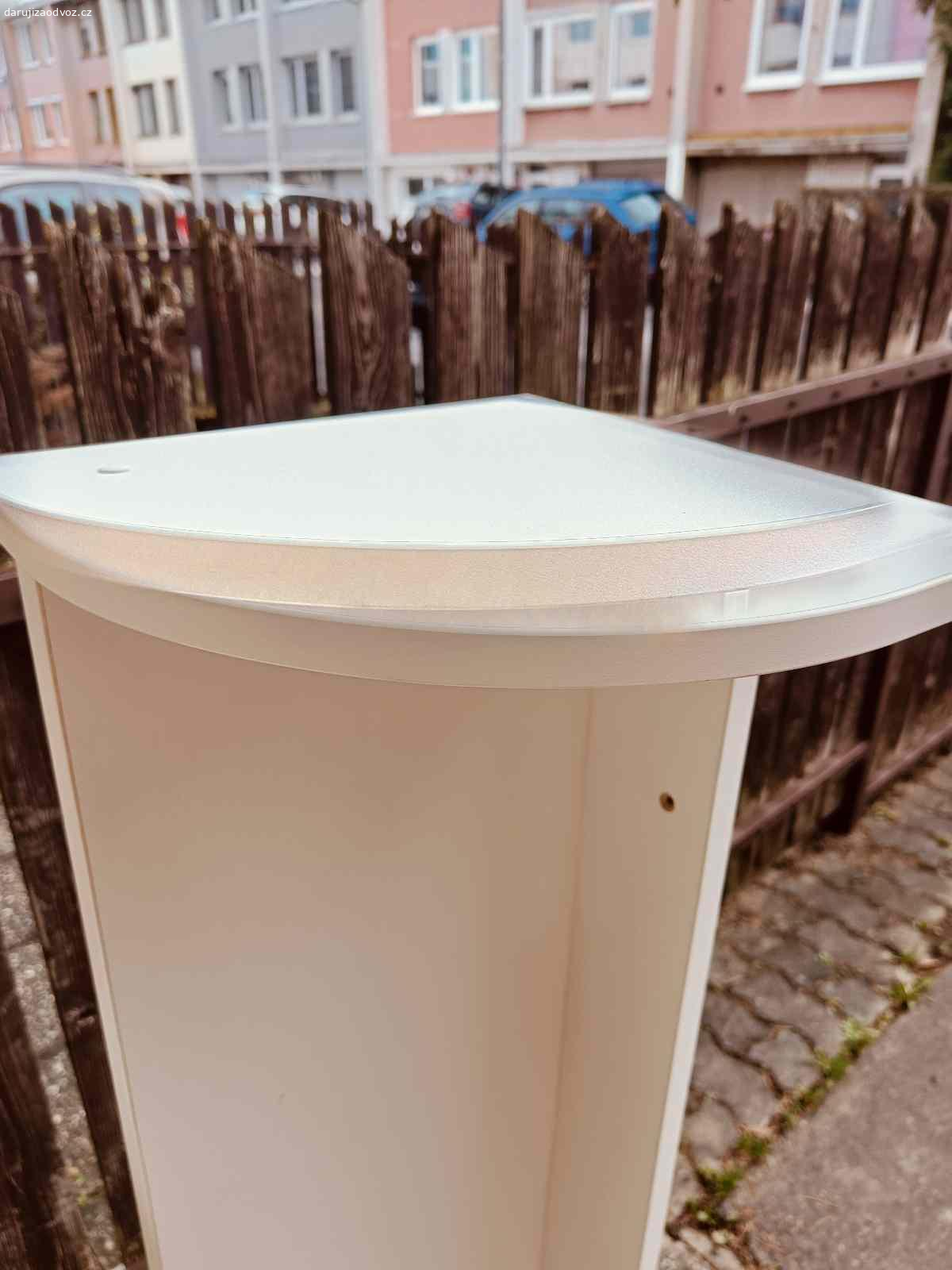 Za odvoz Praha Ďáblice - 2x bílá police MDF. Dvě bílé police z materiálu MDF, k přivrtání na stěnu, univerzální. Možno jako knihovna, na skladování potravin, do koupelny, či do komory, dílny. Dobrý stav.
Jsou bytelné a nosné.

POUZE OSOBNÍ ODBĚR ĎÁBLICE.

Rozměry:
120x30x30
80x30x30